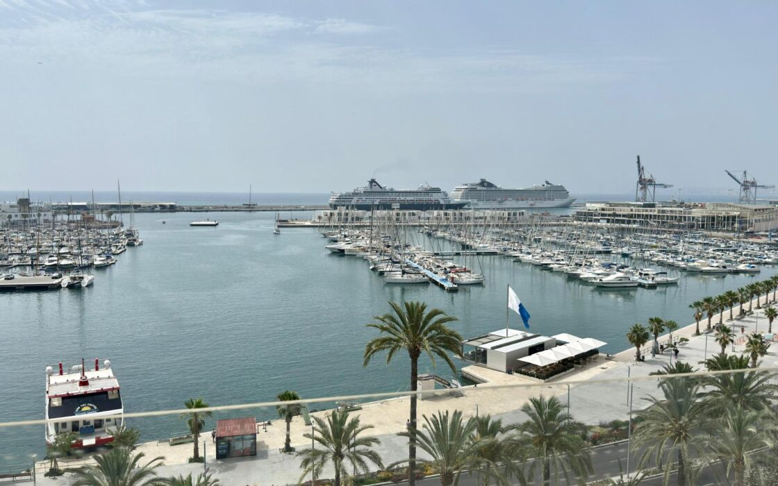 Апартаменты в Аликанте 200 кв.м с видом на море и террасой