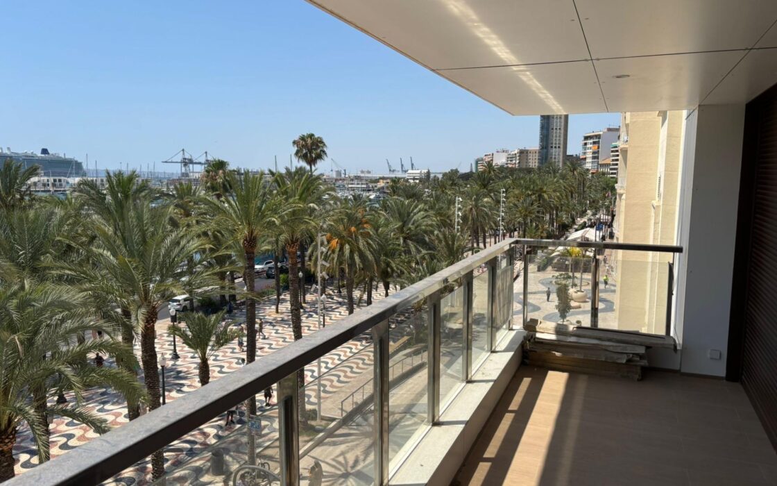 Апартаменты в Аликанте 200 кв.м с видом на море и террасой