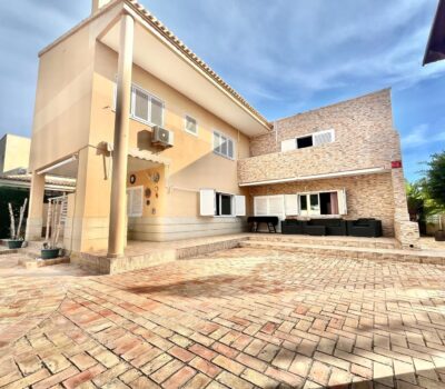 Вилла в Торревьехе 291 кв.м у моря з 4 спальнями