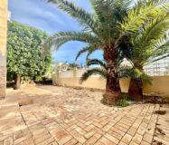 Вилла в Торревьехе 291 кв.м у моря з 4 спальнями