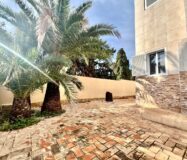 Вилла в Торревьехе 291 кв.м у моря з 4 спальнями