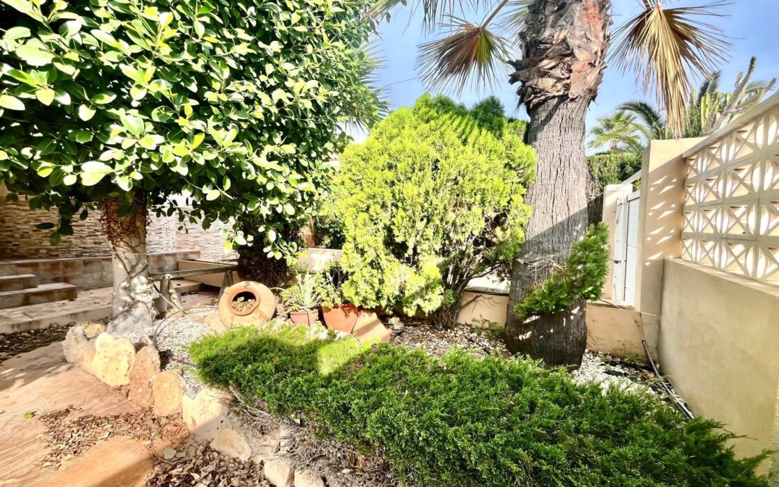 Вилла в Торревьехе 291 кв.м у моря з 4 спальнями