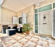 Вилла в Торревьехе 291 кв.м у моря з 4 спальнями