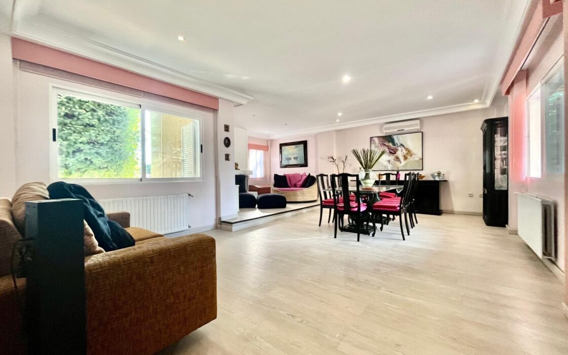 Вилла в Торревьехе 291 кв.м у моря з 4 спальнями