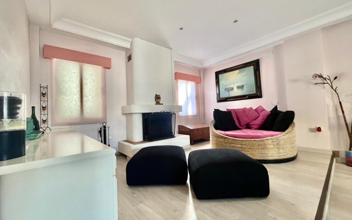 Вилла в Торревьехе 291 кв.м у моря з 4 спальнями