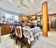 Вилла в Торревьехе 291 кв.м у моря з 4 спальнями