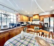 Вилла в Торревьехе 291 кв.м у моря з 4 спальнями