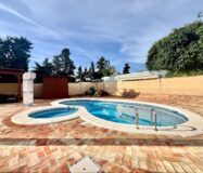 Вилла в Торревьехе 291 кв.м у моря з 4 спальнями