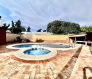 Вилла в Торревьехе 291 кв.м у моря з 4 спальнями