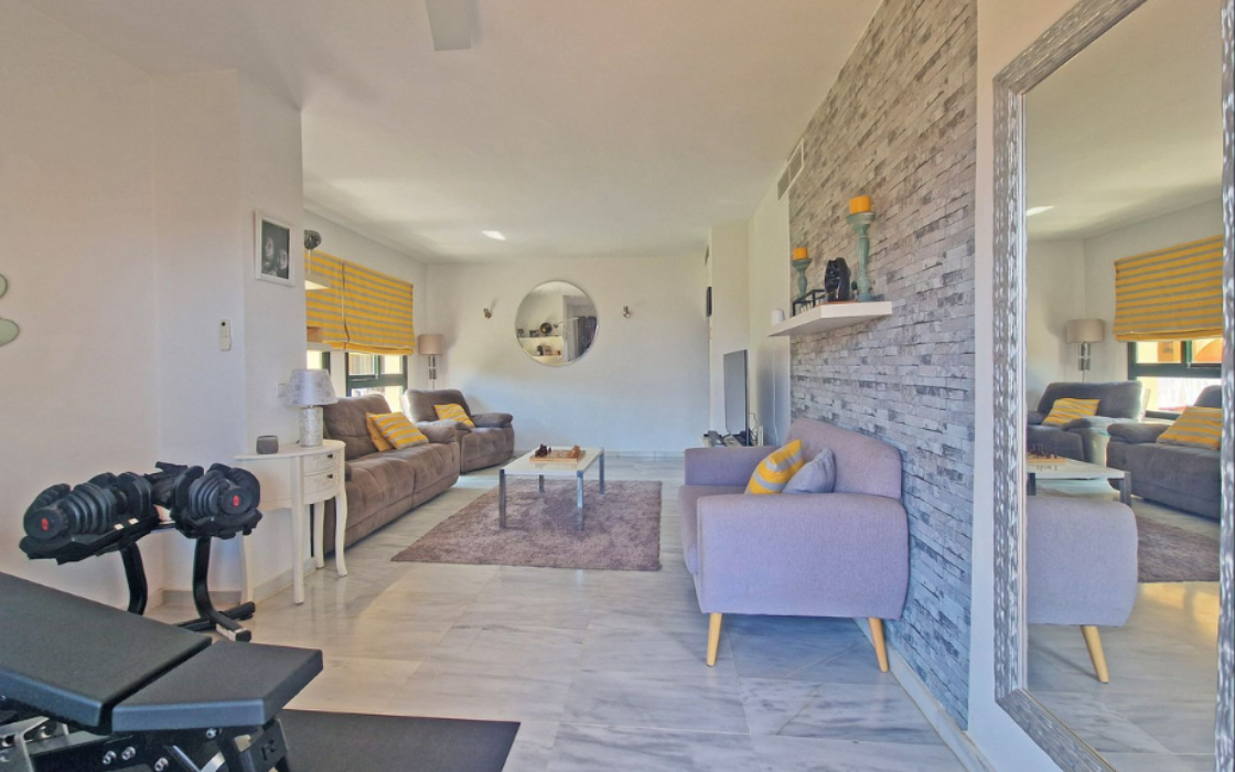 Світла квартира з видом на гольф в Рив’єрі дель Сол 86 кв.м