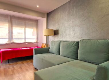 Апартамент в Аликанте 62 кв.м с балконом в 1.5 км от моря