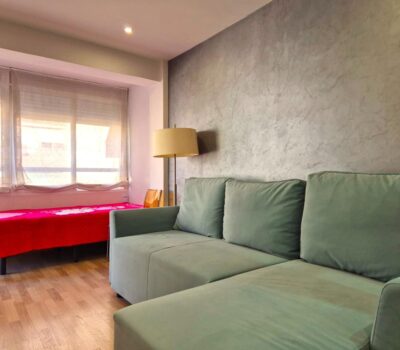 Апартамент в Аликанте 62 кв.м с балконом в 1.5 км от моря