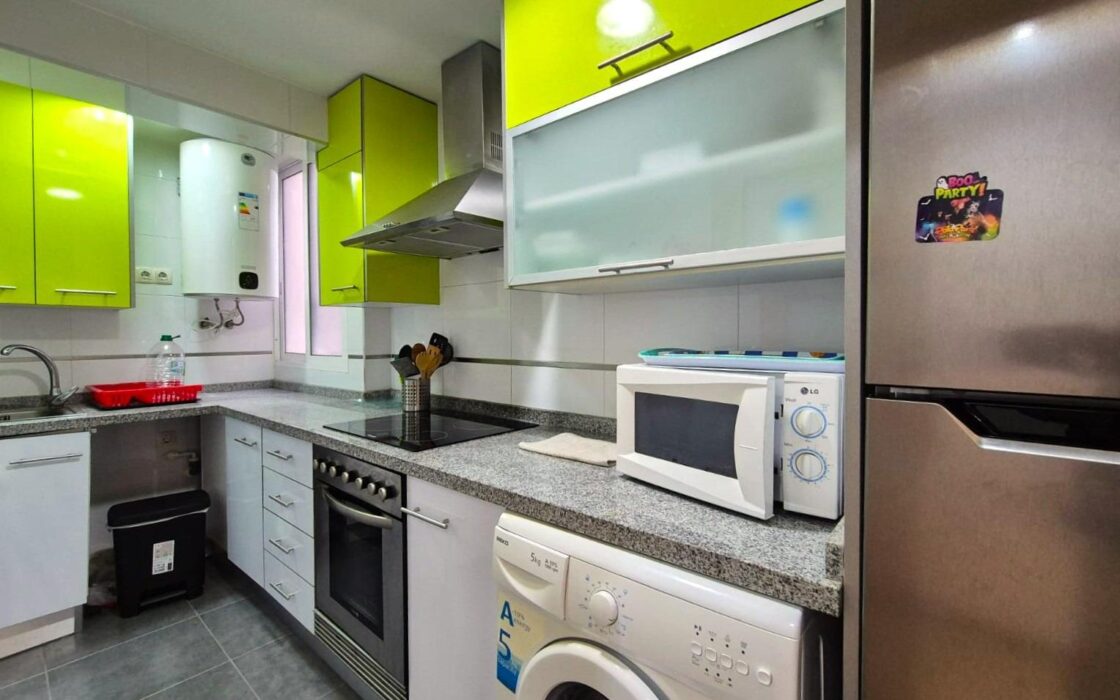 Апартамент в Аликанте 62 кв.м с балконом в 1.5 км от моря