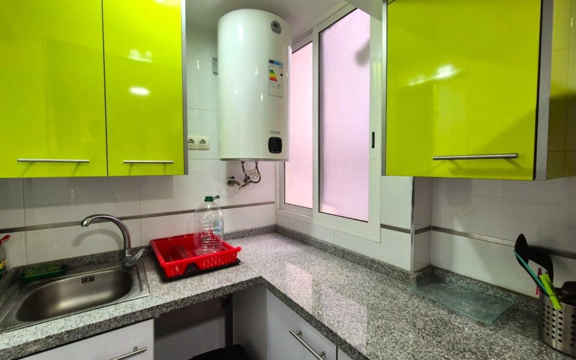 Апартамент в Аликанте 62 кв.м с балконом в 1.5 км от моря