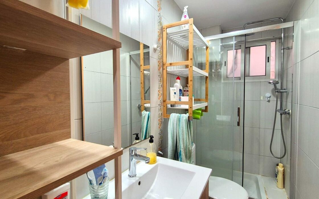 Апартамент в Аликанте 62 кв.м с балконом в 1.5 км от моря