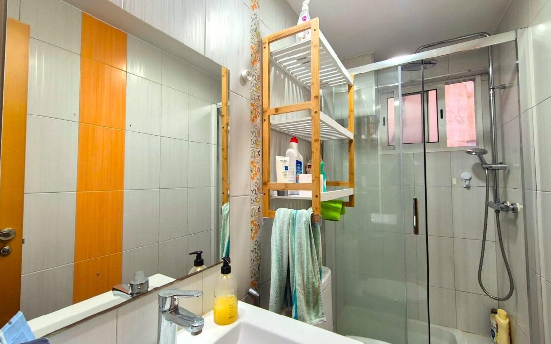 Апартамент в Аликанте 62 кв.м с балконом в 1.5 км от моря