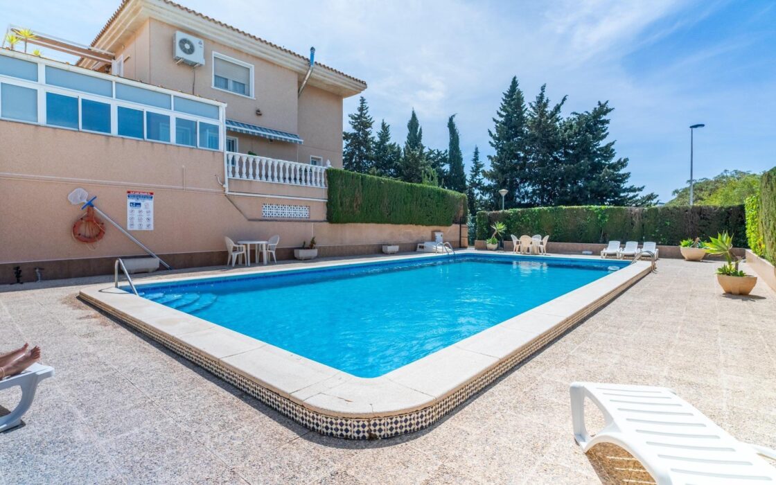 Вилла в Торревьехе 98 кв.м с террасой 4 км от моря