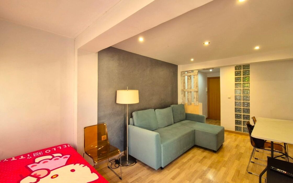 Апартамент в Аликанте 62 кв.м с балконом в 1.5 км от моря