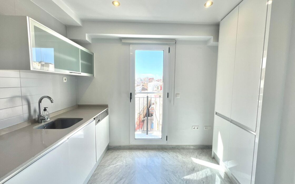 Дуплекс в Валенсии 162 кв.м с террасой и 5 комнатами