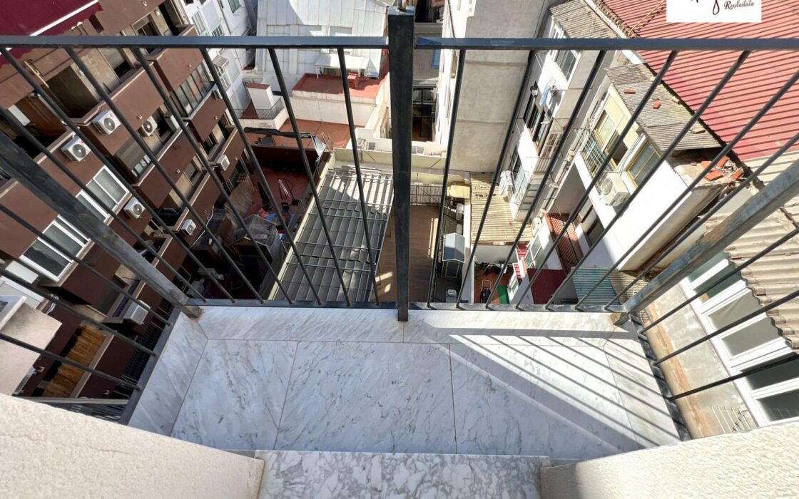 Дуплекс в Валенсии 162 кв.м с террасой и 5 комнатами