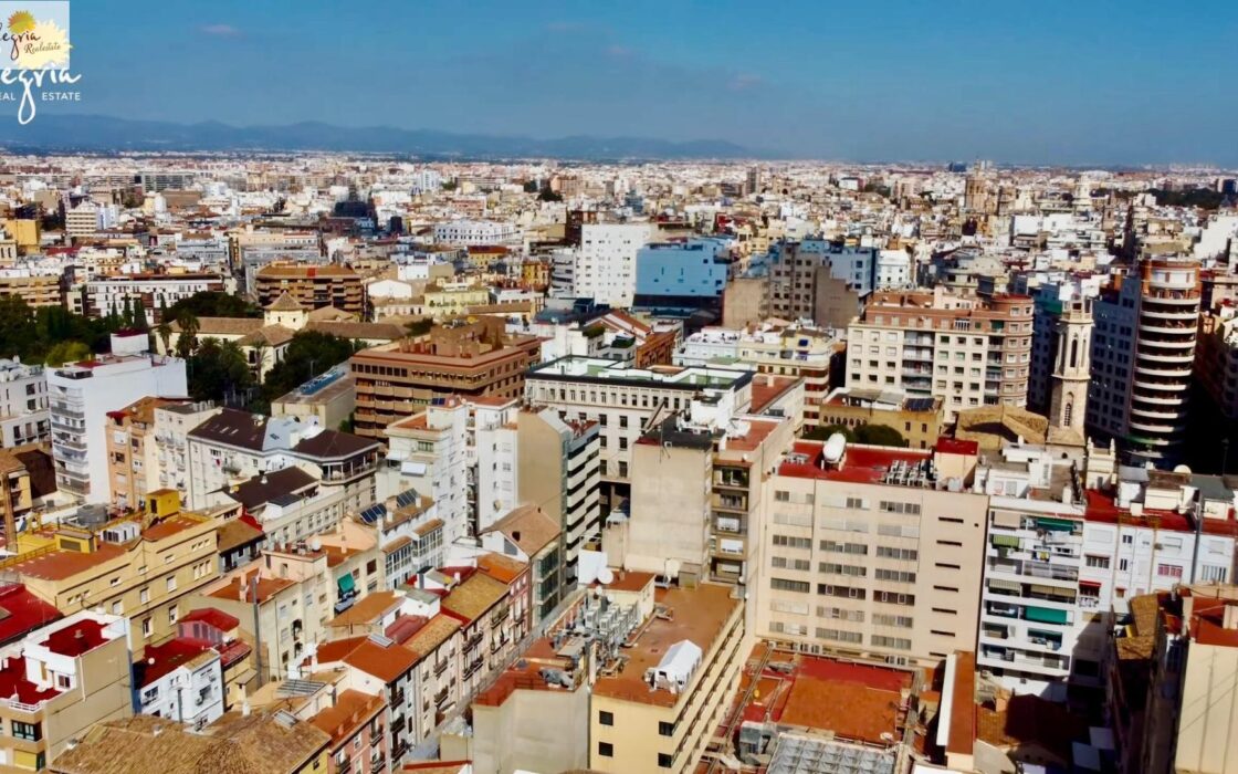 Дуплекс в Валенсии 162 кв.м с террасой и 5 комнатами