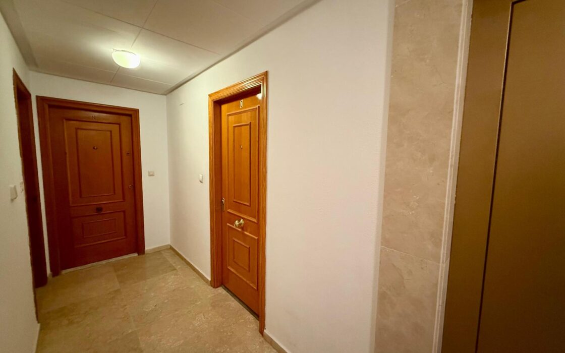 Апартаменты 83 кв.м в Торревьехе у моря на 2 этаже