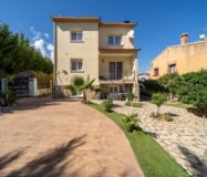 Частный дом 200 кв.м с бассейном в Сан-Мартин-де-Вальдеглесиас