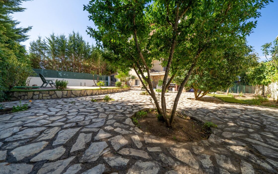 Частный дом 200 кв.м с бассейном в Сан-Мартин-де-Вальдеглесиас