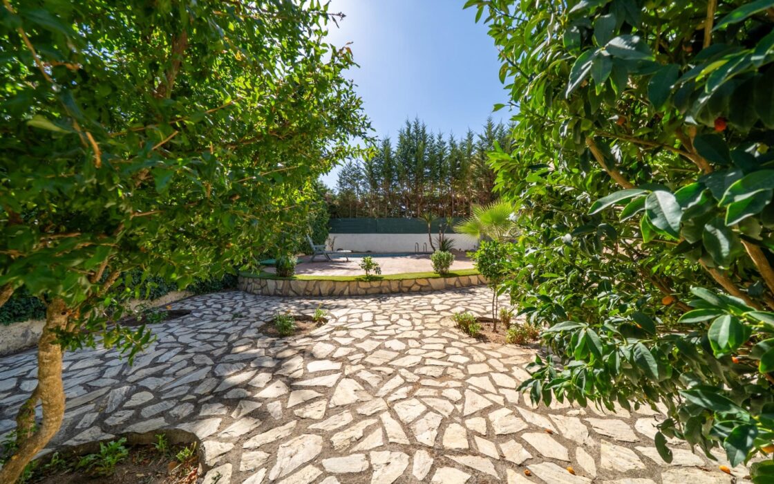 Частный дом 200 кв.м с бассейном в Сан-Мартин-де-Вальдеглесиас