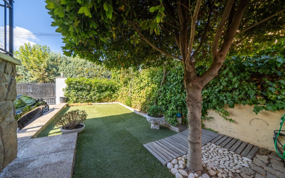 Частный дом 200 кв.м с бассейном в Сан-Мартин-де-Вальдеглесиас