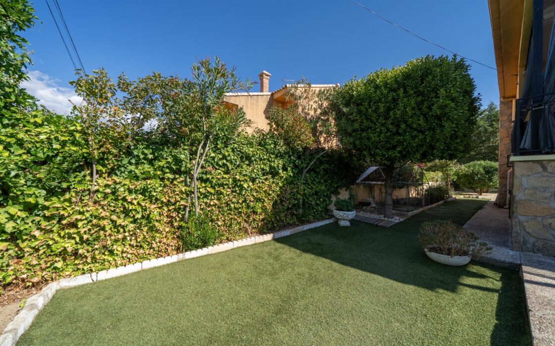 Частный дом 200 кв.м с бассейном в Сан-Мартин-де-Вальдеглесиас