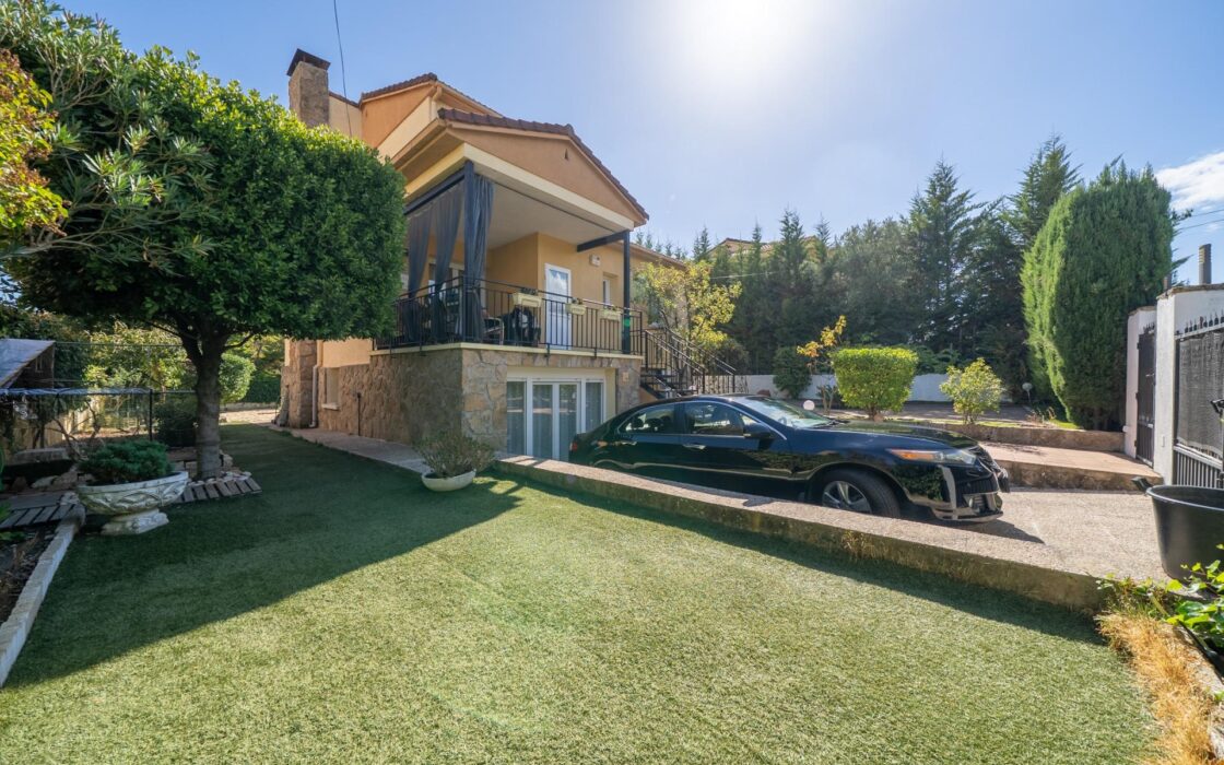 Частный дом 200 кв.м с бассейном в Сан-Мартин-де-Вальдеглесиас