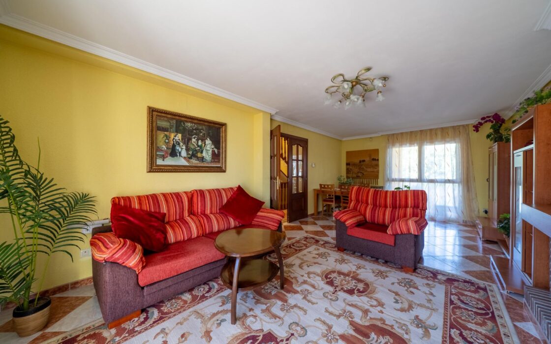 Частный дом 200 кв.м с бассейном в Сан-Мартин-де-Вальдеглесиас