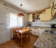 Частный дом 200 кв.м с бассейном в Сан-Мартин-де-Вальдеглесиас