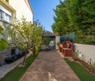 Частный дом 200 кв.м с бассейном в Сан-Мартин-де-Вальдеглесиас