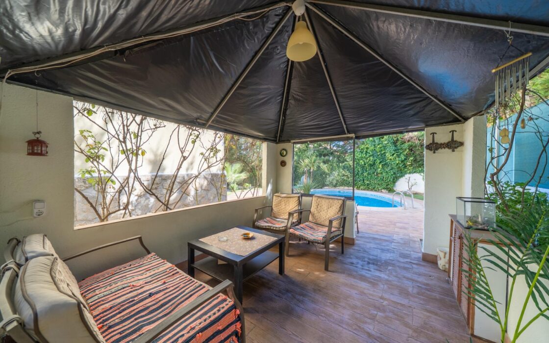 Частный дом 200 кв.м с бассейном в Сан-Мартин-де-Вальдеглесиас