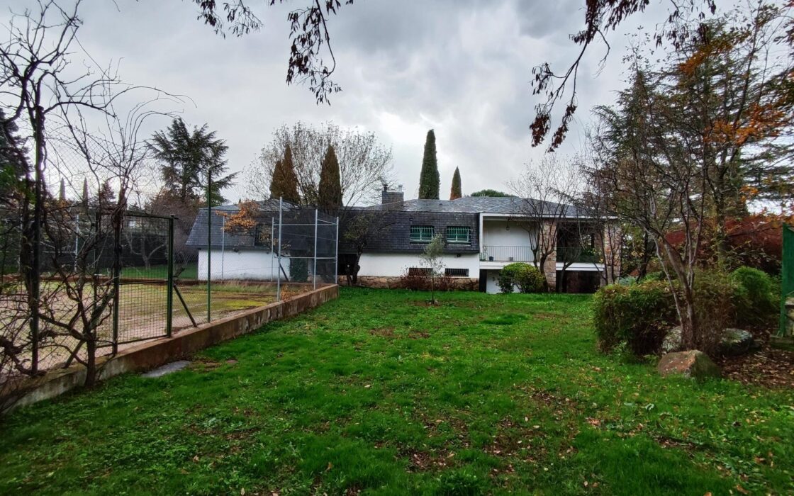 Дом в Сото-дель-Реаль 7 комнат с бассейном и террасой