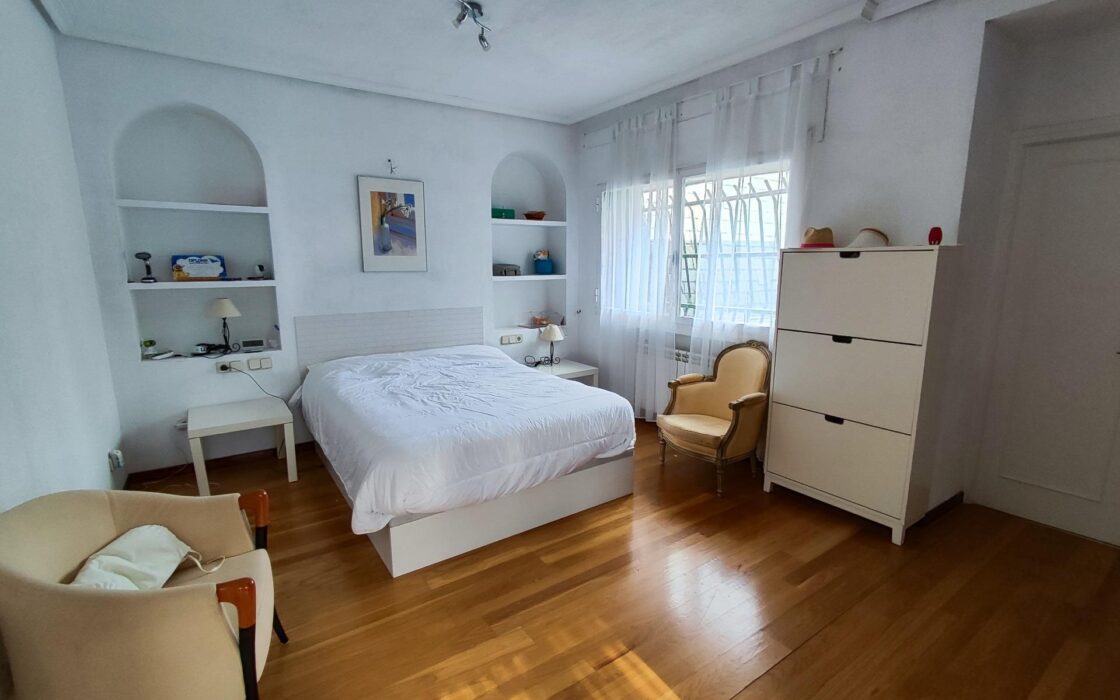 Дом в Сото-дель-Реаль 7 комнат с бассейном и террасой