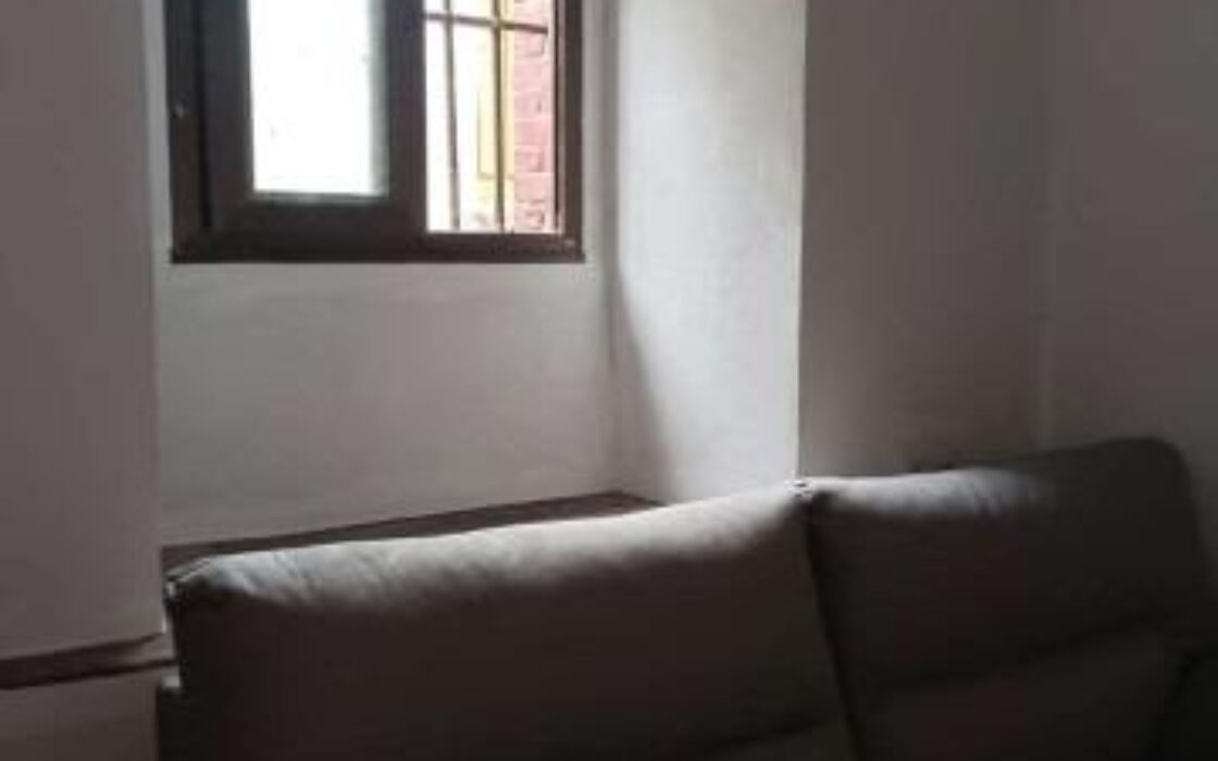 Апартаменты в Овьедо 50 кв.м с 2 спальнями и без ремонта