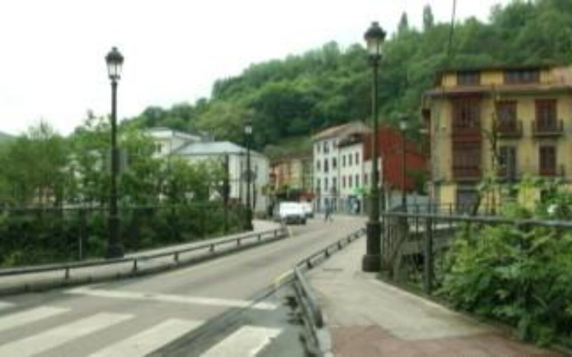 Апартаменты в Овьедо 50 кв.м с 2 спальнями и без ремонта