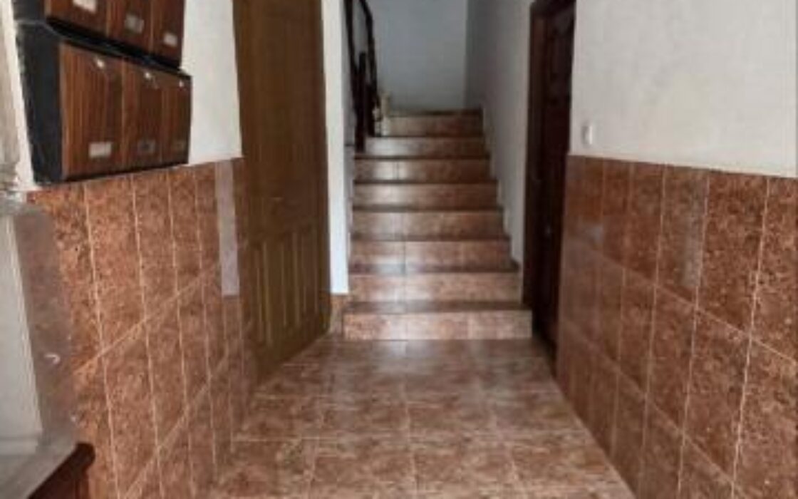 Апартаменты в Овьедо 50 кв.м с 2 спальнями и без ремонта