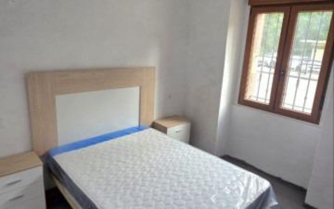 Апартаменты в Овьедо 50 кв.м с 2 спальнями и без ремонта