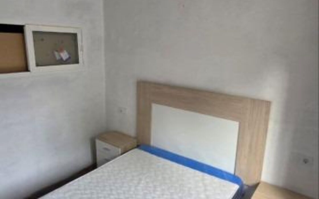 Апартаменты в Овьедо 50 кв.м с 2 спальнями и без ремонта