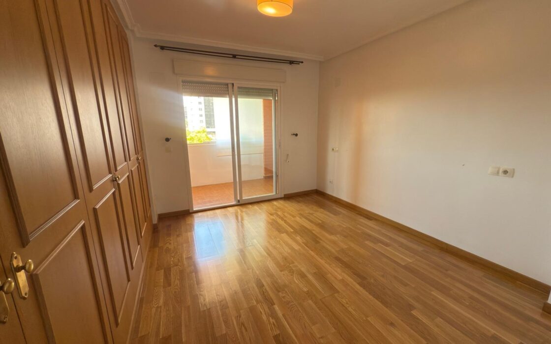 Апартаменты в Аликанте 127 кв.м с террасой у моря