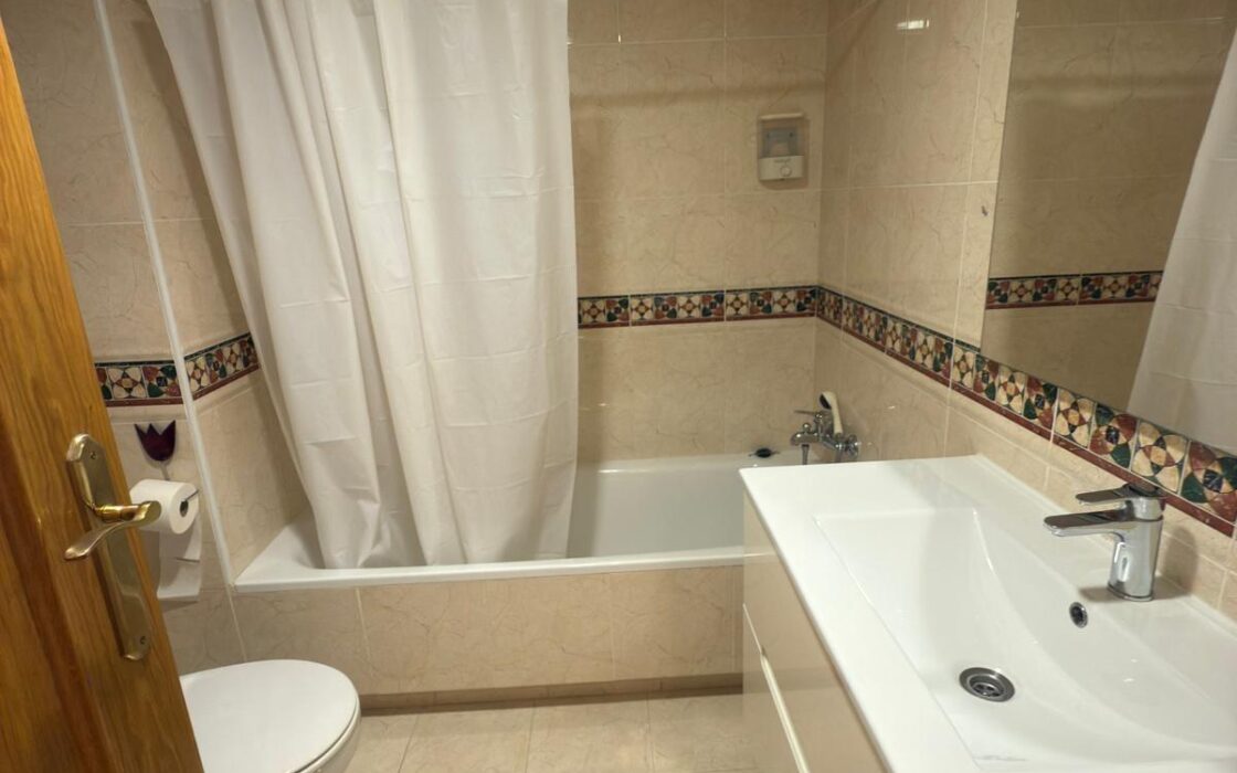 Апартаменты в Аликанте 127 кв.м с террасой у моря