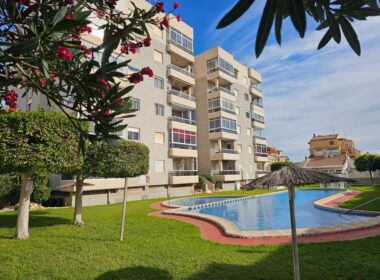 Современная квартира с террасой в Торревьехе 61 кв.м