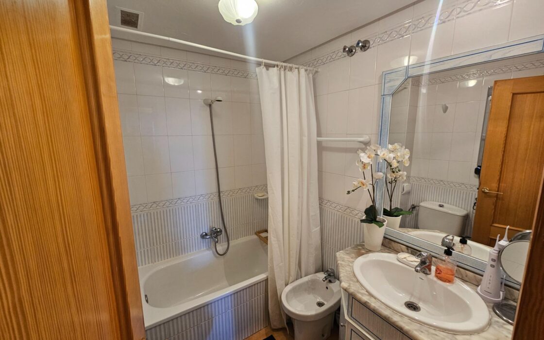 Современная квартира с террасой в Торревьехе 61 кв.м