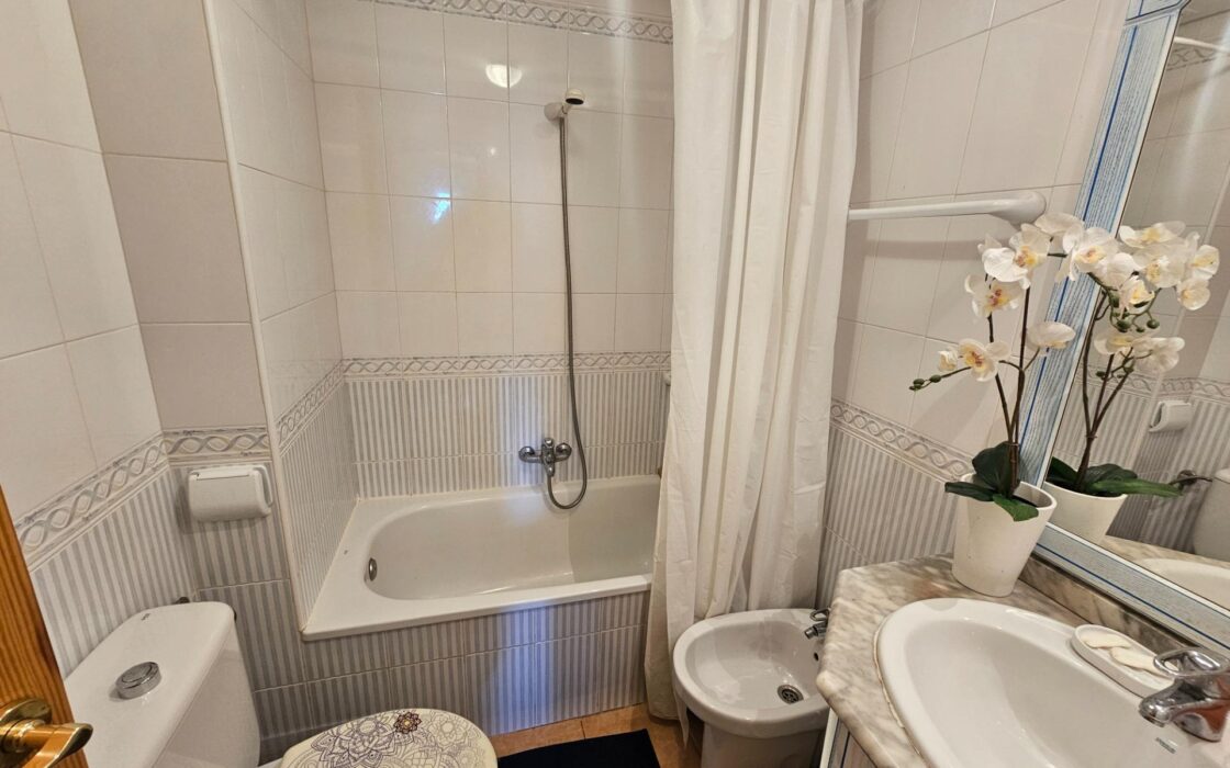 Современная квартира с террасой в Торревьехе 61 кв.м