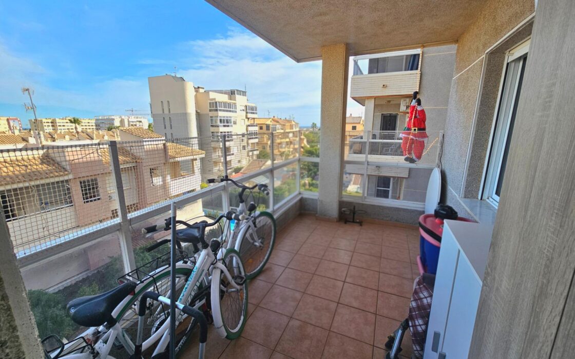 Современная квартира с террасой в Торревьехе 61 кв.м