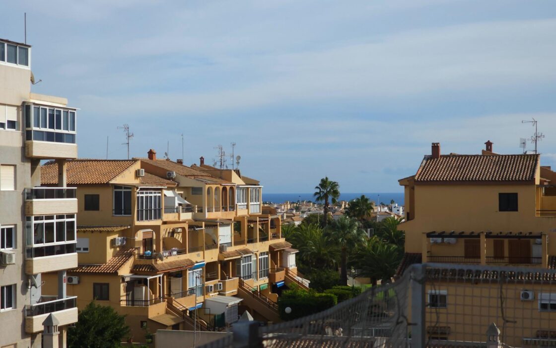 Современная квартира с террасой в Торревьехе 61 кв.м